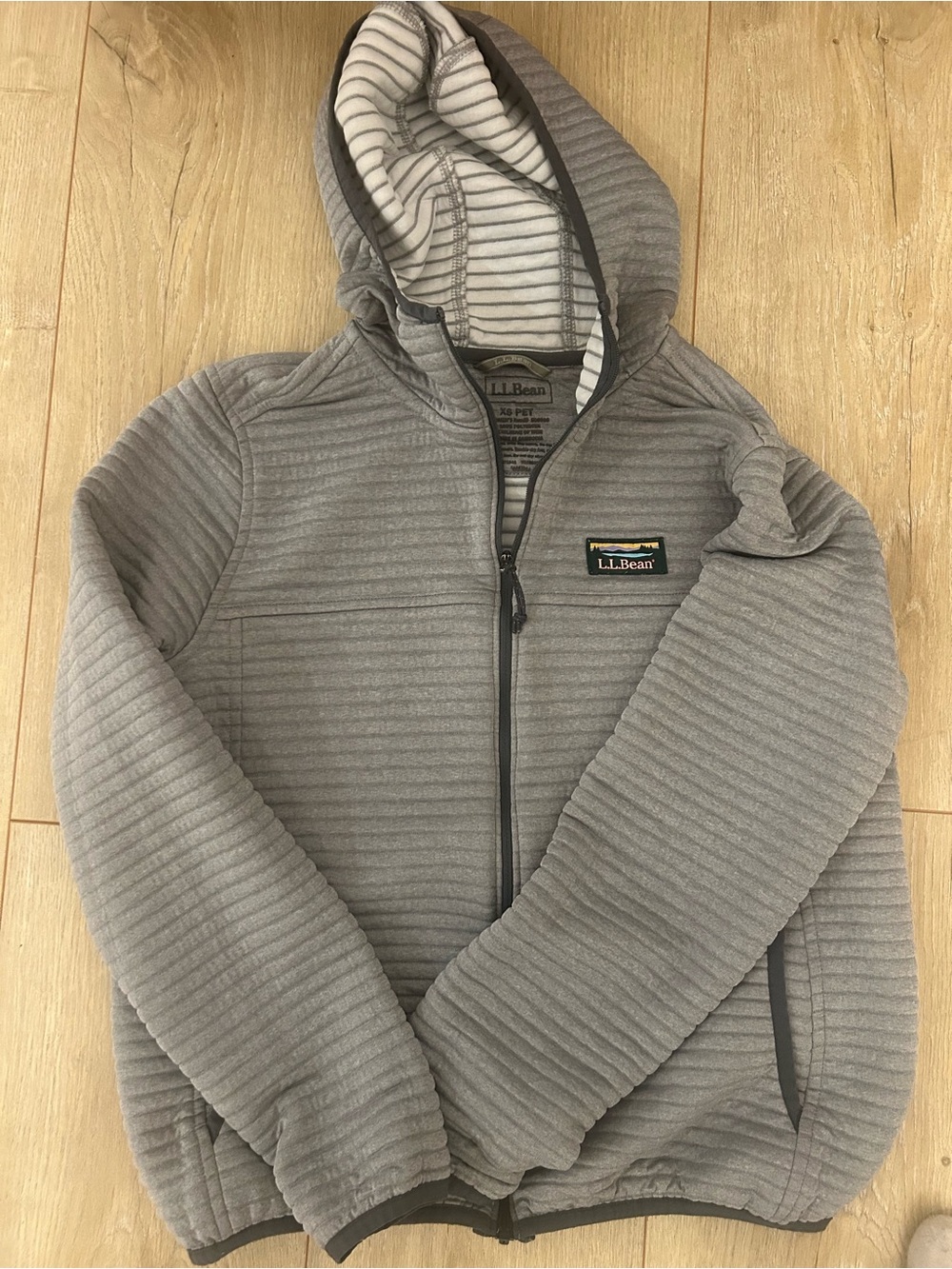 L.L. Bean Women'a Gray Hooded Quilted Puffer hoodie